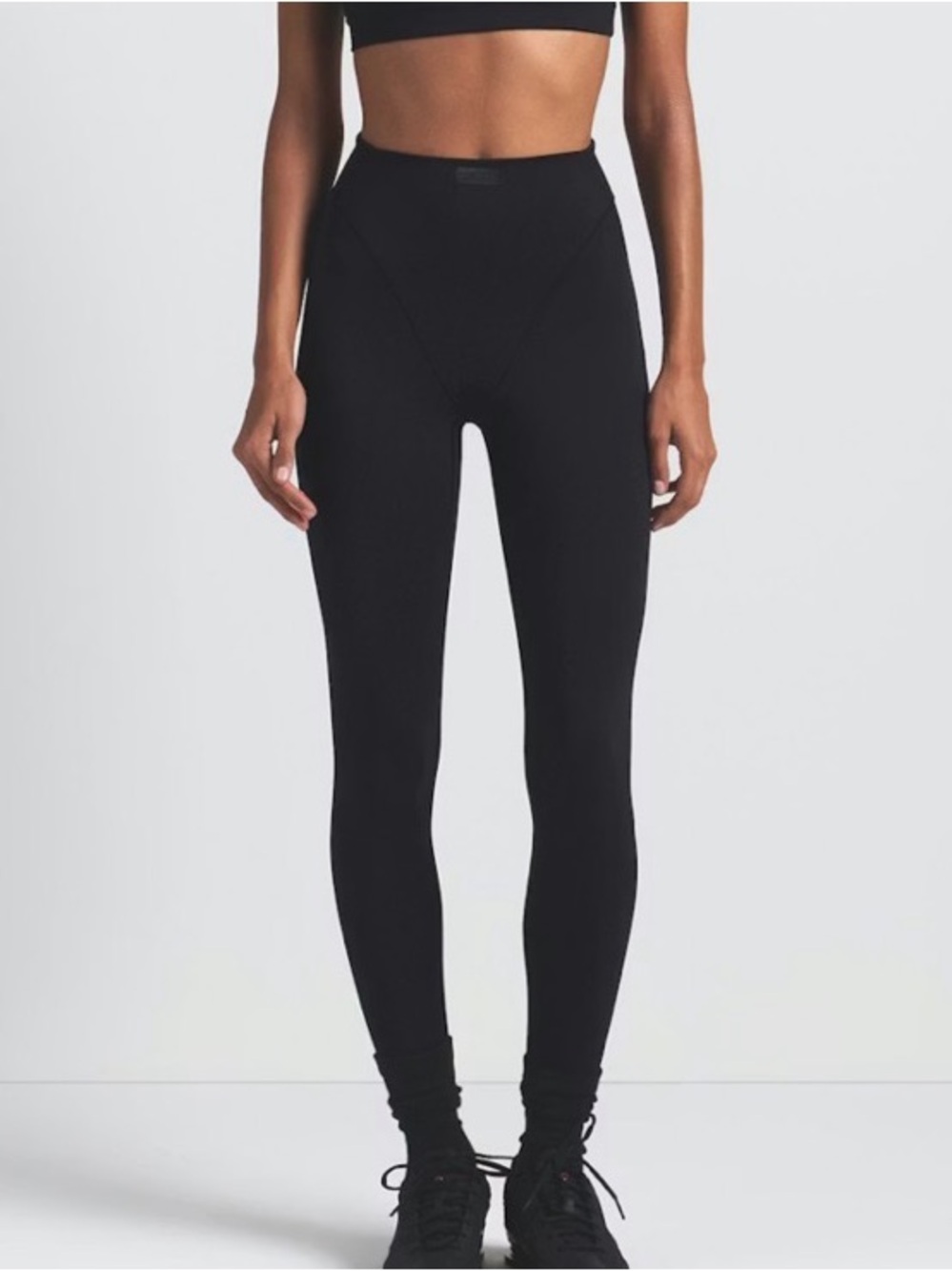 NWT NikeSkims Matte V-Panel 26” Leggings
